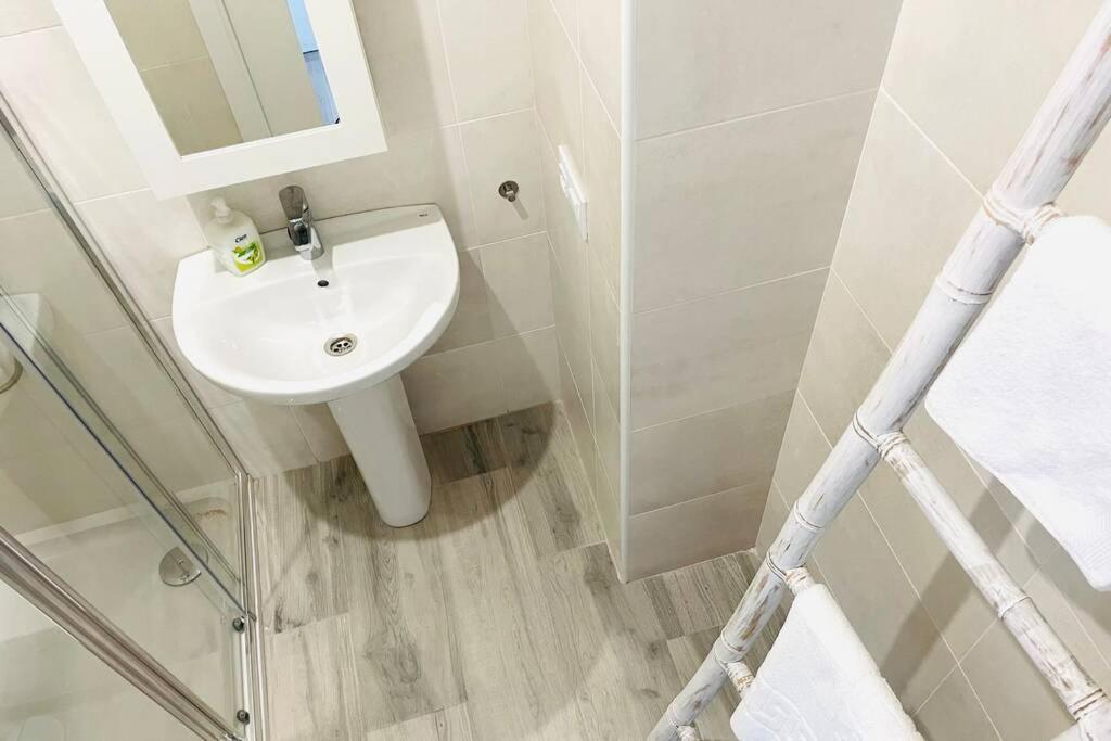 Precioso Apartamento Con Vistas Parciales, Garaje Y Piscina Tarifa Buitenkant foto